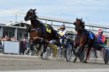 Cruz Bromac - Warragul cup finish - April 2018 - Clint Anderson of Bluestream Pictures.JPG